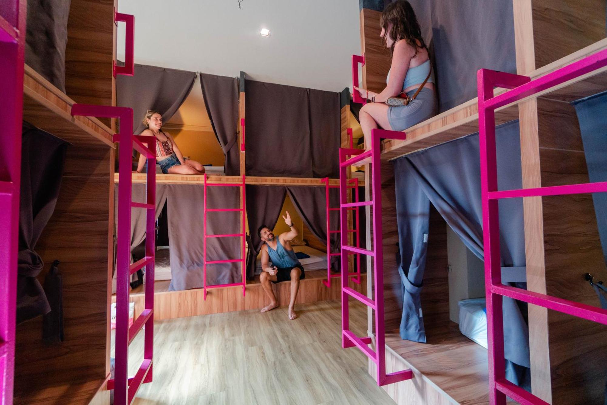 Slumber Surf Phuket Kata Pansiyon Dış mekan fotoğraf